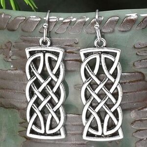 ⭐️ 5 for $25 Vintage Style Silver Tone Hoop Earrings